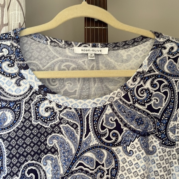 2X Short-Sleeve Blue Paisley Top with Sheer layer at bottom for extra length - Picture 2 of 4